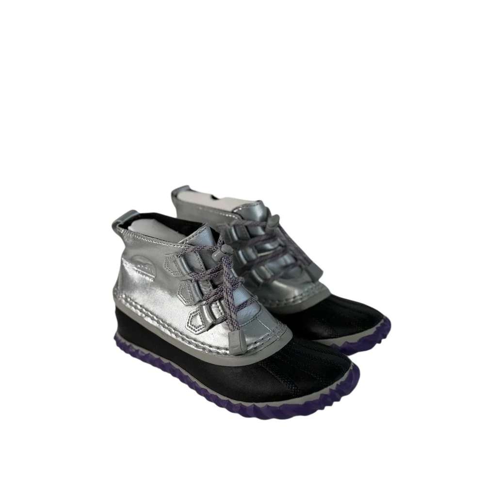 Sorel Youth Out‎ n About Plus Metallic Silver, Black With Purple Boots Size 1 Y